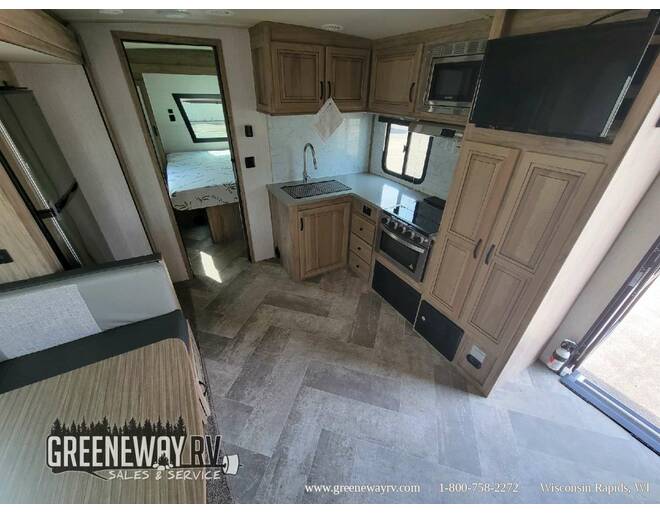 2021 Palomino SolAire Ultra Lite 243BHS Travel Trailer at Greeneway RV Sales & Service STOCK# 10796A Photo 7