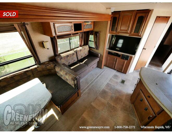 2013 Wildwood Lodge DLX 402QBQ Travel Trailer at Greeneway RV Sales & Service STOCK# 9929A Photo 17