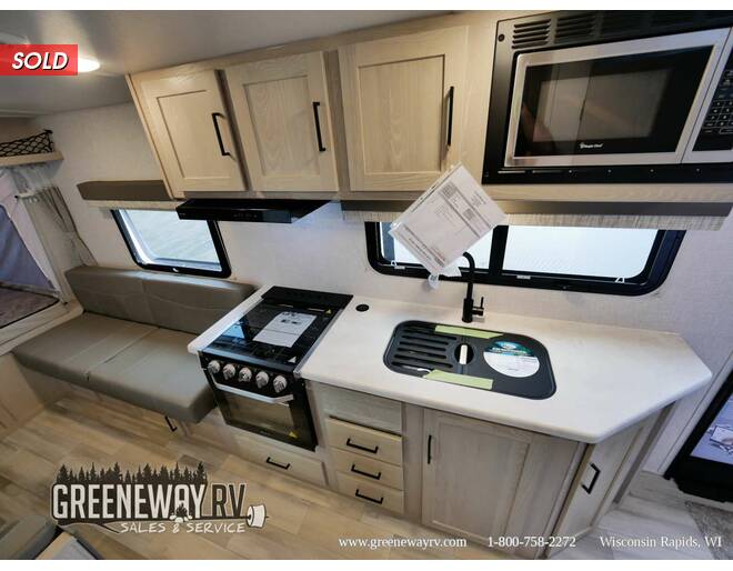 2022 Flagstaff Shamrock 19 Travel Trailer at Greeneway RV Sales & Service STOCK# 10675 Photo 7