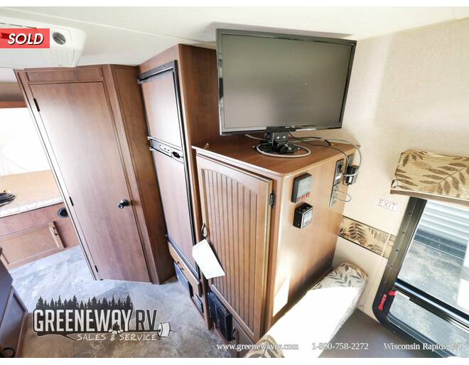 2015 Jayco Jay Feather Ultra Lite X19H Travel Trailer at Greeneway RV Sales & Service STOCK# 10675A Photo 11